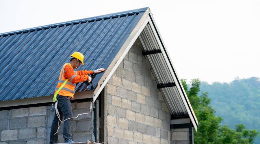 Professional gutter cleaning in Chloride, AZ